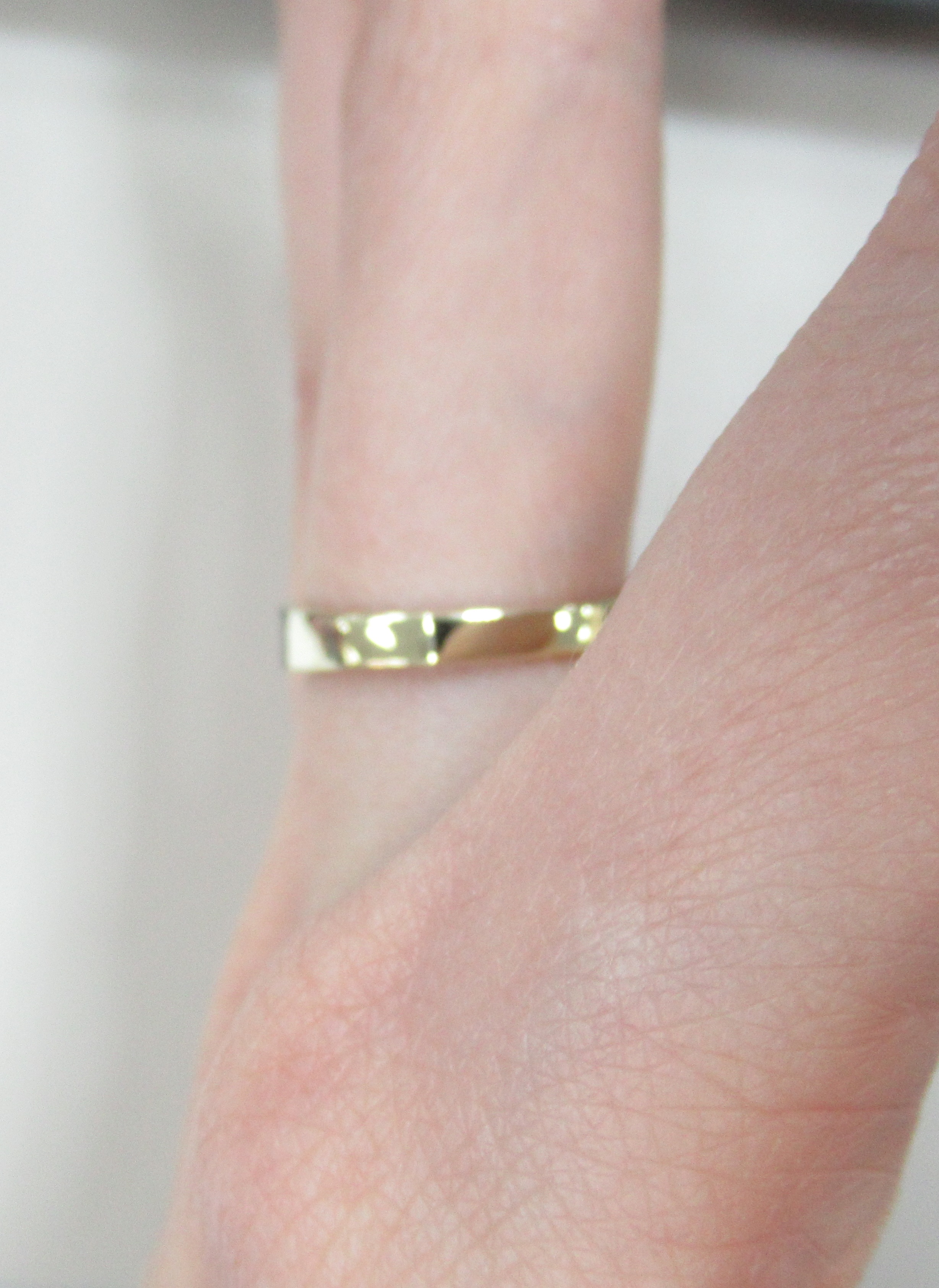 Кольцо из желтого золота с коньячными бриллиантами